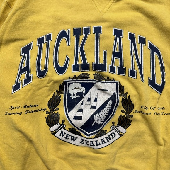 Auckland New Zealand 90s Vintage Yellow Vtg Graphic Crewneck - Picture 5 of 8